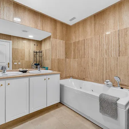Duque Dream 5 Bedroom Apartament *